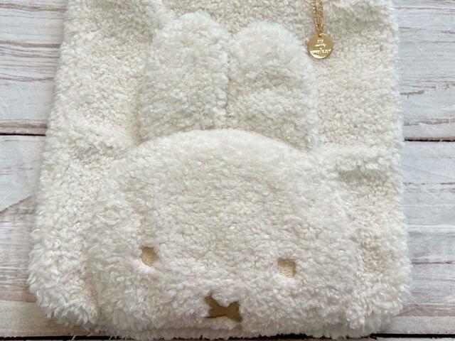 ふっくら立体的なお顔がボア生地と相まってたまらなくキュート！