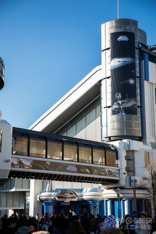 アトラクション外観もスペシャルバージョンに