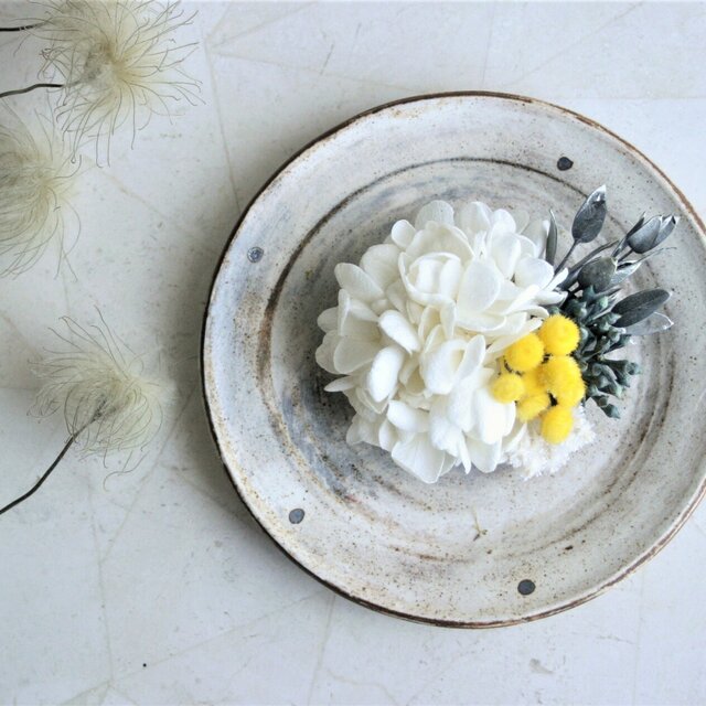 アジサイのコサージュ＊ホワイトイエロー【卒業式・入学式に】／juneberry's garden／2,100円