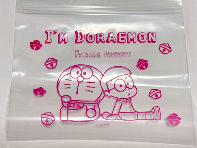 Sサイズはピンクカラーのドラえもん＆のび太くんデザイン。サイズは（約）縦15×横16cm