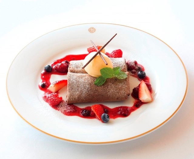 福岡県産苺「あまおう」のクレープショコラ