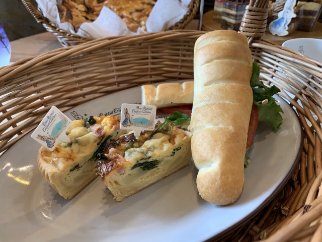 アフタヌーンティーセットのセイボリー。結構ボリューミーです