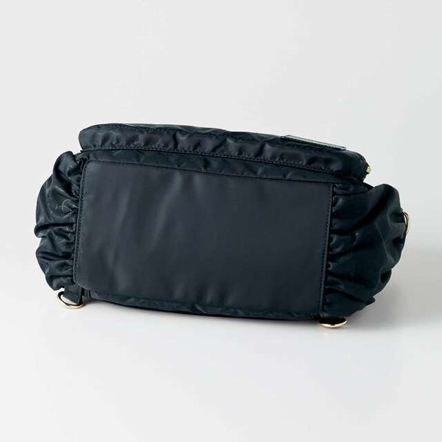 エンボス2WAYトラベルバッグ（ショルダーバッグ／リュックサック）「ミッキーモチーフ」｜￥ 8,990 （税込）