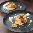 「炙り炭焼きハンバーグ(ディナー限定)」<期間:2026年9月1日〜11月30日>【【ホテルロイヤルクラシック大阪】ライブキッチンで焼き上げる“グリル料理”&自分で作る“モンブラン”で実りの秋を大満喫できるビュッフェ開催!】