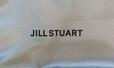{ポーチの中央には「JILL STUART」のロゴ