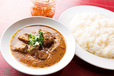 アジャンタ 麹町店（麹町） マトン カレー 1840円 ライス 325円 たっぷりのスパイスを使って仕上げる奥深いカレーが、引き締まった羊肉と絶妙に絡み合う。