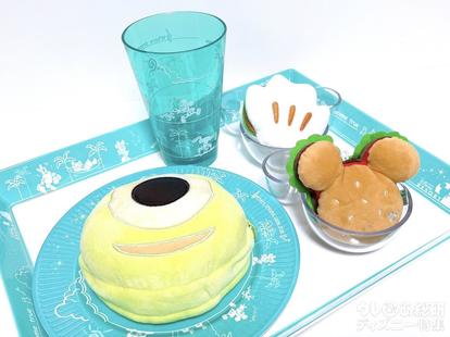 東京ディズニーリゾート】人気「パークフードデザイン食器」新色は爽やかブルー♪ “買ってよかった”実感レポ！（写真 3/11） - ディズニー特集  -ウレぴあ総研