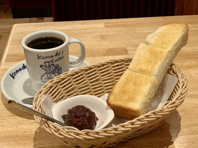 【珈琲所 コメダ珈琲店 選べるモーニング】山食パン（トースト）、コメダ特製おぐらあん、バターを注文しました