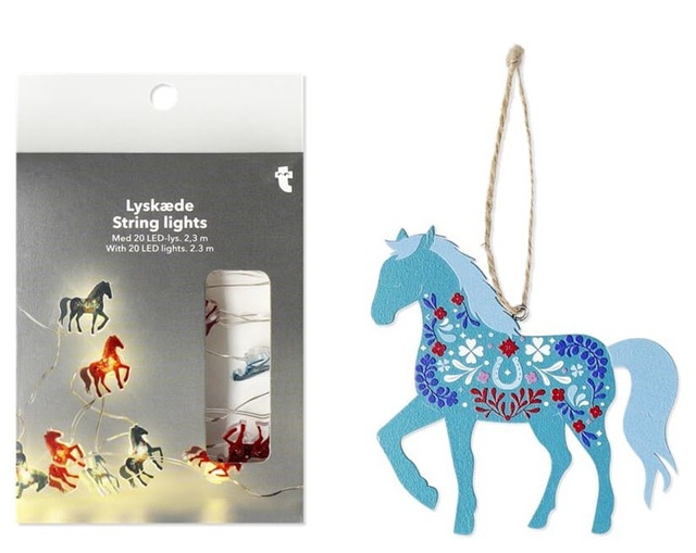 【フライングタイガー】ライトチェーン 880円、オーナメント 440円/飾り付けも馬モチーフでおまかせ!