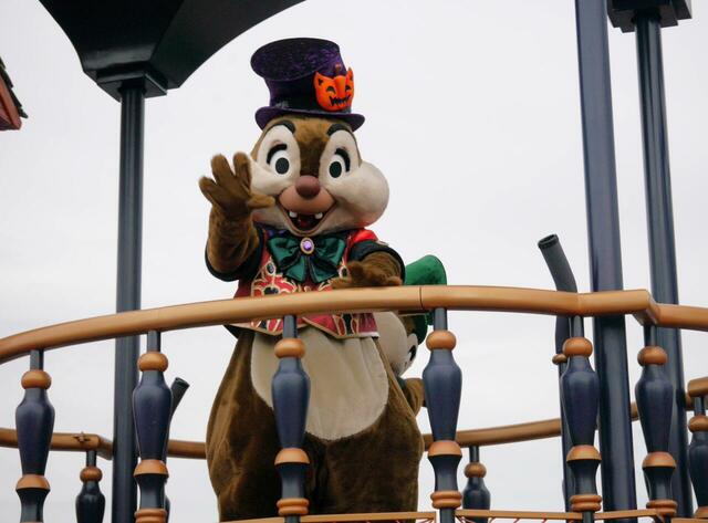 東京ディズニーランド「ザ・ヴィランズ・ハロウィーン“Into the Frenzy”」の模様:東京ディズニーリゾートのハロウィーン Ⓒ Disney