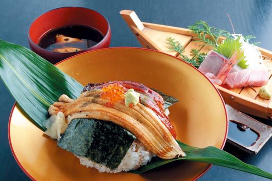 すし・ごはん 馬ん場　うなぎと穴子のハーフ＆ハーフ丼 1600円