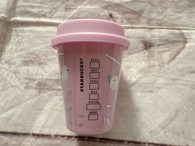 背面はカスタマイズ欄がデザインされています