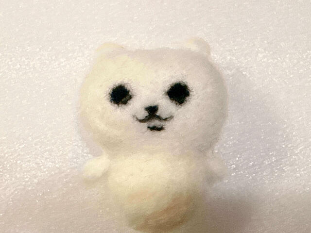 目が完成しました。なんだか少し不気味…