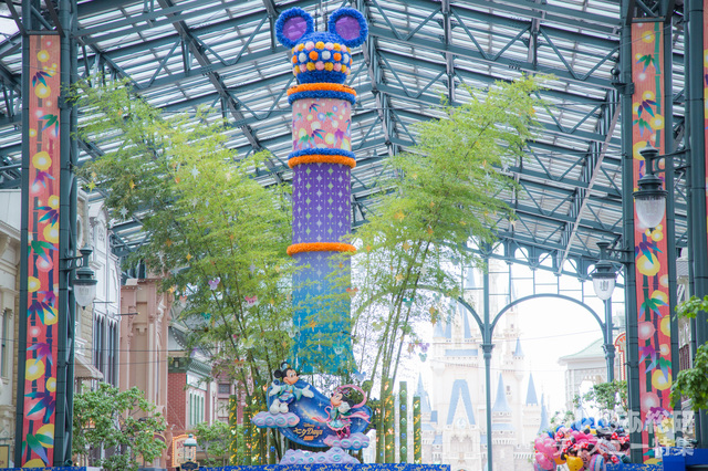 日中はぼんやり先が見える程度なのですが、夜になると・・・