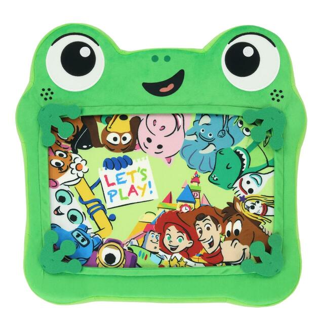 クッション 3,300円|東京ディズニーリゾート「ファンタイム・ウイズ・トイ・ストーリー5」グッズ|販売店舗:東京ディズニーランド「グランドエンポーリアム」、東京ディズニーシー「エンポーリオ」|発売日:2026年7月1日(水)