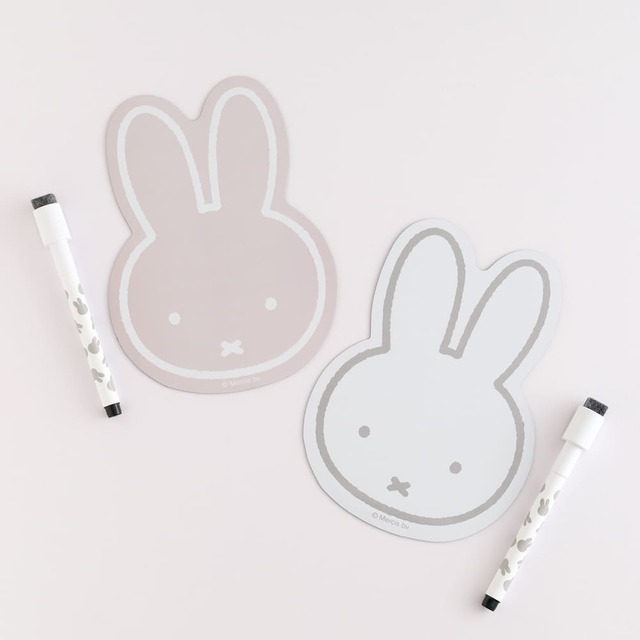 【ミッフィー新商品／ヴィレッジヴァンガードオンライン限定】「ペン付きマグネットシート」各￥1,320／サイズ：シート：約W124×H170mm、ペン：全長125mm、　シート1枚、ペン1本