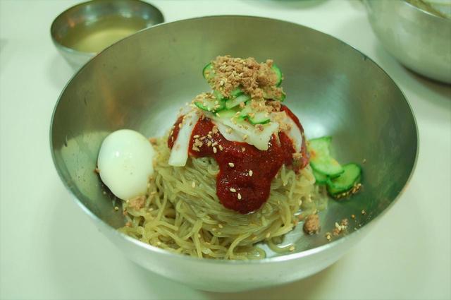 北朝鮮由来のピビム冷麺もピビムミョンの仲間と言える