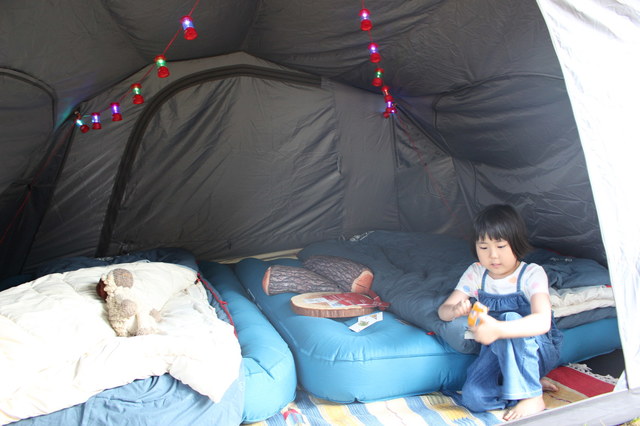 マットがあればキャンプ泊も快適。