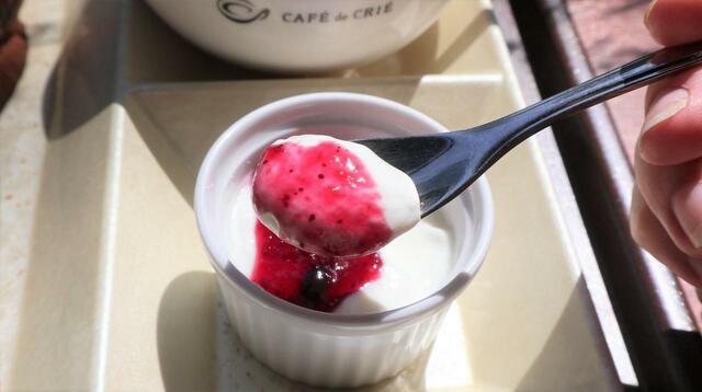 【カフェ・ド・クリエ モーニング ハムタマゴ】生乳100%のヨーグルト