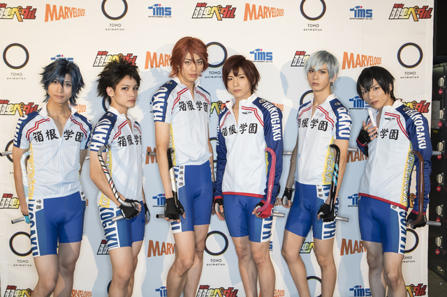 新キャストも交えた新旧ハコガクメンツ。左から真波（谷水力）、泉田（河原田巧也）、葦木場（東啓介）、新開隼人（宮崎秋人）、黒田（秋元龍太朗）、荒北（木戸邑弥）