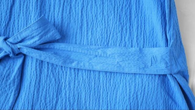 【UNIQLO×JW ANDERSON　シアサッカーワンピース】ウエストのリボンは前後どちらに結んでもOK！雰囲気を変えて楽しめます