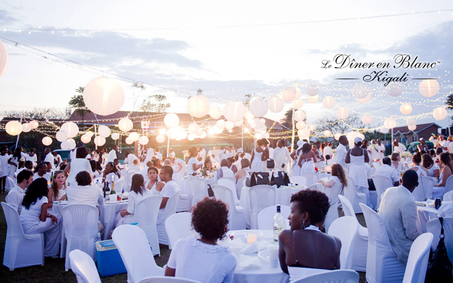 超優雅な“白”で統一されたパーティー「ディネ・アン・ブラン」