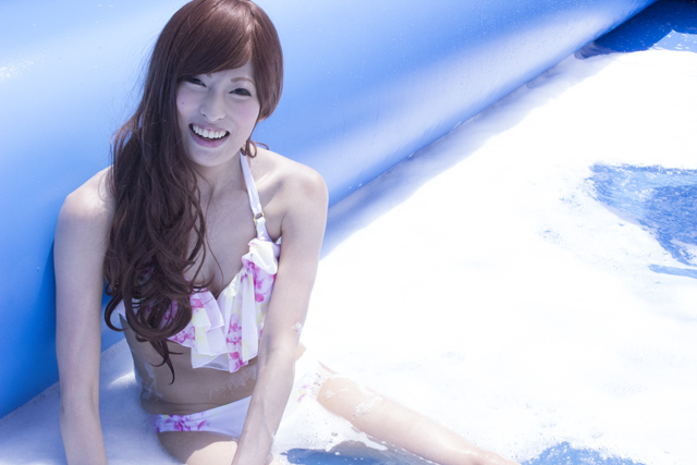 スライドザシティーに参加した水着美女たち