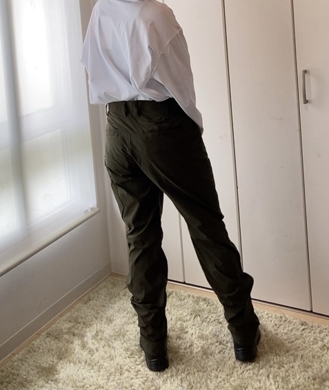 【ワークマン ソロテックス使用バズライトストレッチカーゴパンツ】生地が厚手なので下着のラインは透けにくいです