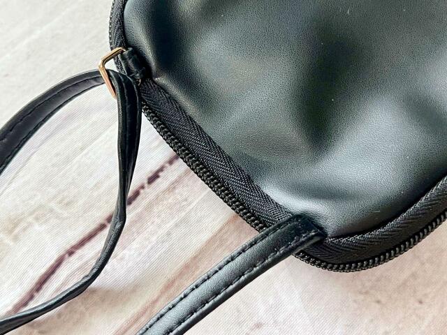 【Disney MICKEY MOUSE スマホショルダー BOOK】ショルダーストラップは取り外しできない仕様