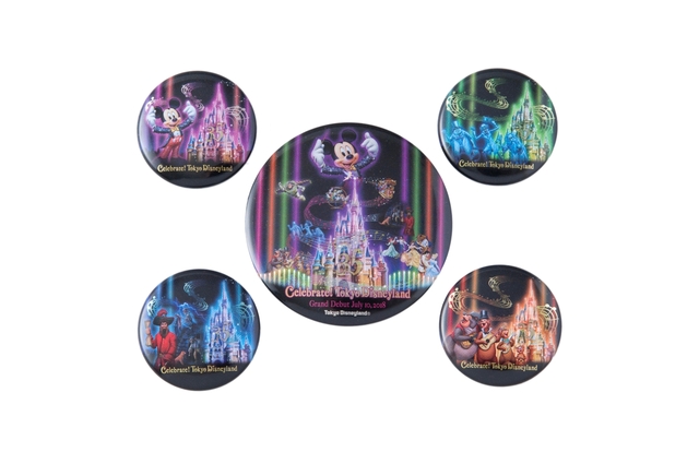 カンバッジセット ¥1,300 ※（大）直径約6cm 1個、（小）直径約3.5cm 4個｜東京ディズニーランド「Celebrate! Tokyo Disneyland」スペシャルグッズ（2018年）