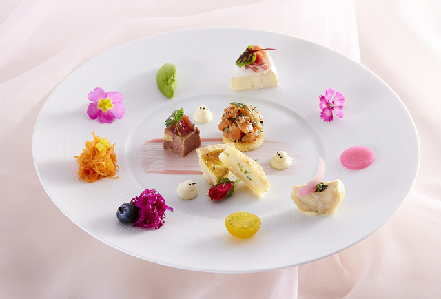 「オードブルバリエ」<期間:2025年4月1日~5月31日>【春限定「ぼく、シマエナガ。」の愛らしいコラボランチ♪「京王プラザホテル札幌」に期間限定で登場!】