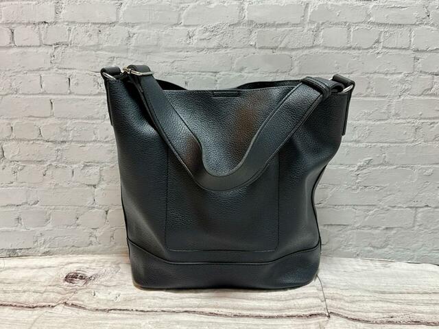 くたっとした質感ながらも自立するのがうれしい♪