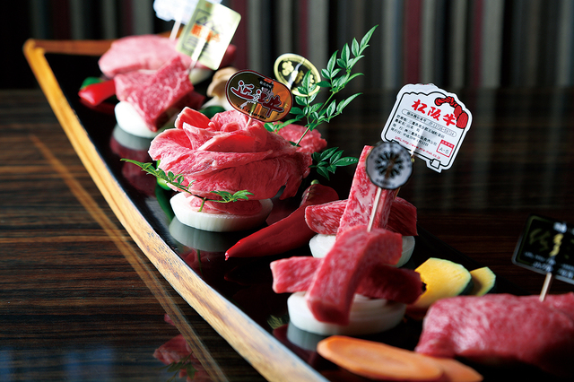 肉や大善／日本三大和牛の入った希少部位7カット盛り合わせ　1人20,000円。メニュー表にないので直接注文を。三大和牛とは近江牛、松阪牛、神戸牛を指す