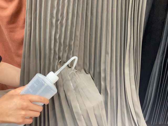 【ワークマン 撥水スエードライクプリーツスカート】カラーはグレージュ、ブラウン、ブラック柄がありました