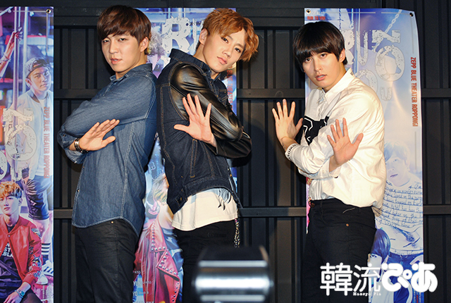 カッコいいポーズを頂きました♪/ 『RUN TO YOU~Street Life~』会見