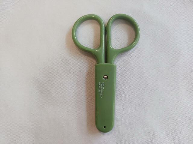 ハサミ裏面