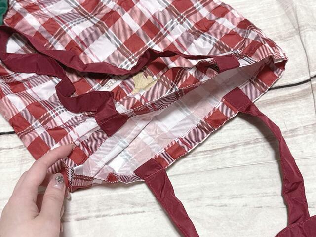 内側はポケットなどはないシンプルな作り