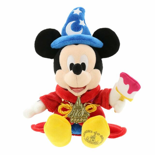 ぬいぐるみ 4,500円｜サイズ：座った高さ約23cm｜東京ディズニーリゾート40周年“ドリームゴーラウンド”「MEMORY-GO-ROUND」グッズ｜発売日：2023年6月13日（月）｜販売店舗：東京ディズニーランド「グランドエンポーリアム」、東京ディズニーシー「エンポーリオ」