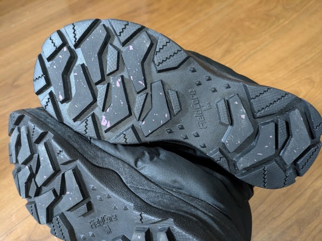 【ワークマン 防寒ブーツ 氷雪耐滑ケベックネオ】ゴツゴツとしたゴム底で雪の上でも滑りにくいです