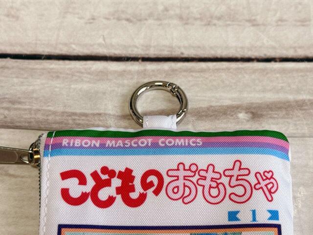 ポーチの上部にはキーリング付きで、バッグなどにつけられます