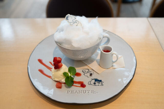 スヌーピーときょうだいたちのふかふかティラミス 1,452円