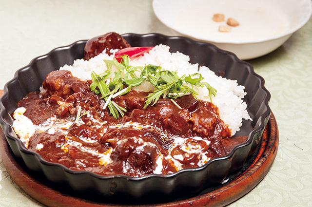 レストラン 軽井沢 ビーフシチュー（スープ付） 980円 一日寝かせた濃厚なデミグラスソースが評判。牛スジを使っているのでとろみがある。