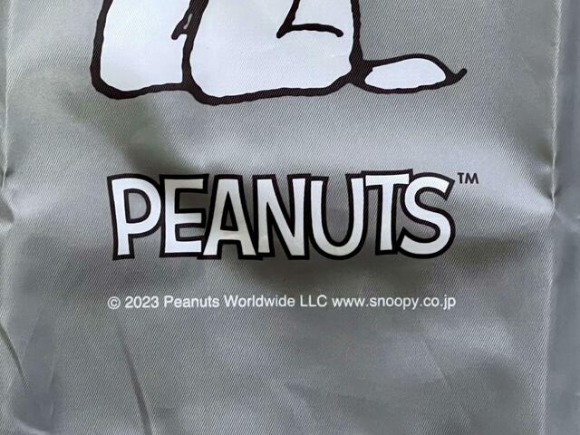 「PEANUTS」のロゴ入りなのもうれしいですね♪
