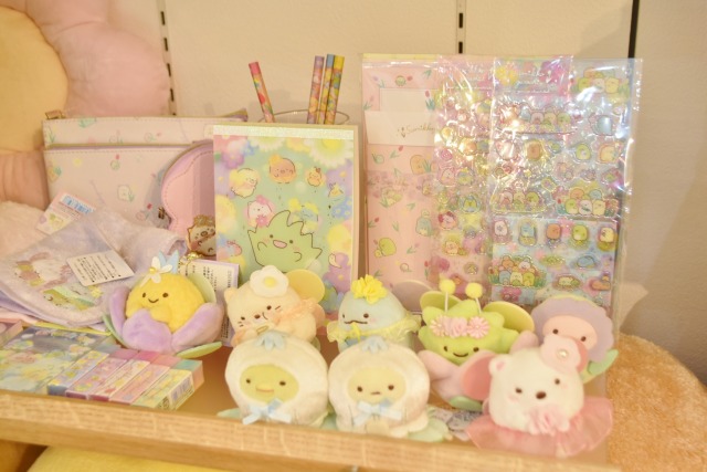 今年4月に登場した、すみっコぐらし「ざっそうとようせいのお花畑」シリーズ