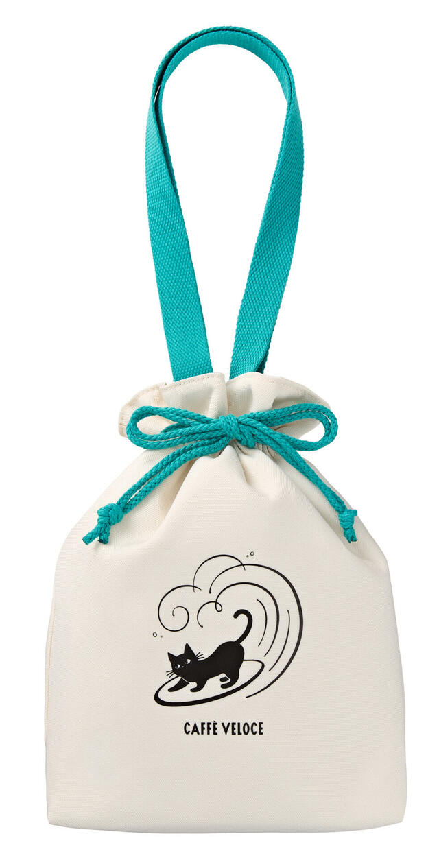 【黒ねこサマーバッグ2024】巾着型の保冷バッグは、ナチュラルホワイト、オーシャンブルーの２色展開。ナチュラルホワイト、オーシャンブルーのどちらか１種をお選びいただけます。