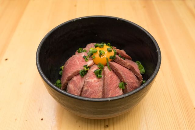 焼肉横丁てっぱん「ローストビーフ丼」