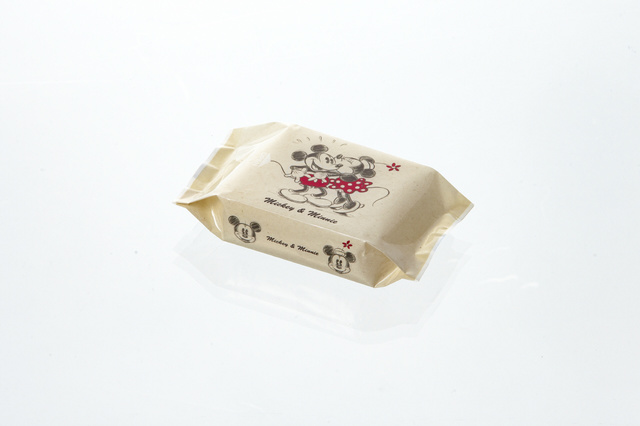 <ミッキー&ミニー>水99.9% おでかけ 手・口ふきシート 30枚×2個組