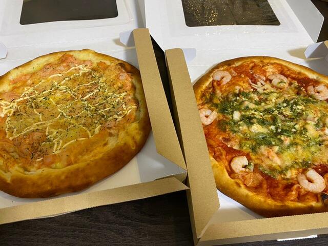 【オーケー ピザ】パンコーナーにあるだけあってふっくら生地のピザ