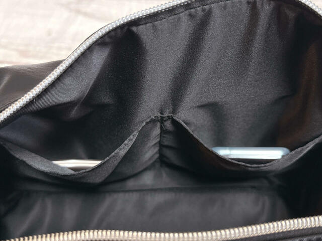 オープンポケットにはミラーとミントタブレットをIn