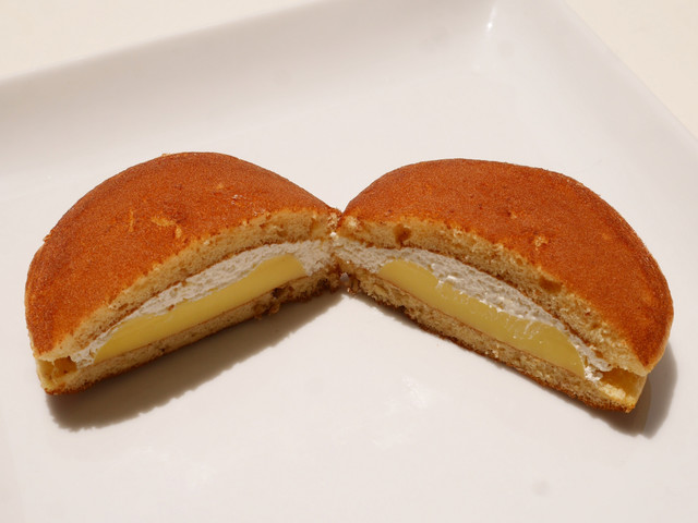 糖質を考えたプリンどら焼き（モンテール）